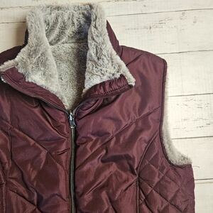 Valerie Stevens Burgundy Faux Fur Lined Reversible Vest Size Small‎
